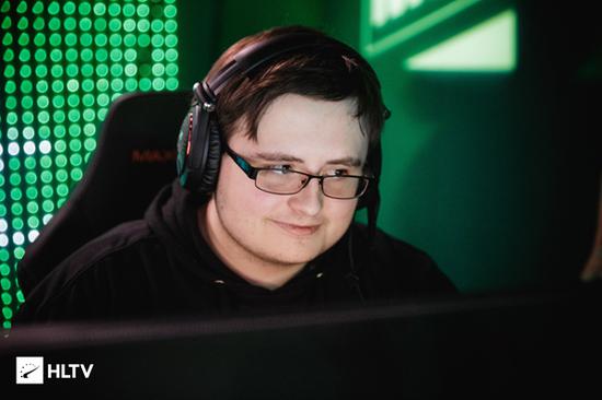 2025桃浦未来岛炬能杯足球邀请赛精彩开幕