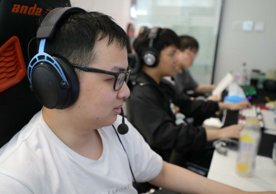 PS5 Pro与PC画质对比分析《红色沙漠》游戏体验