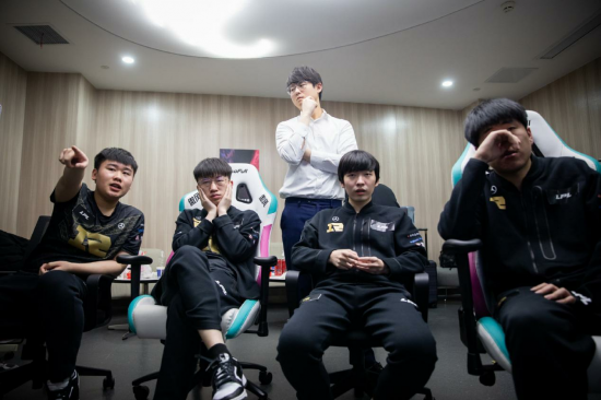 袁悦逆转胜利重返巅峰展现绝地求生实力